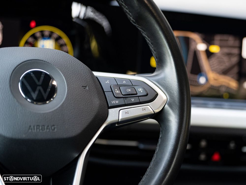 VW Golf 1.0 eTSI Life DSG - 38