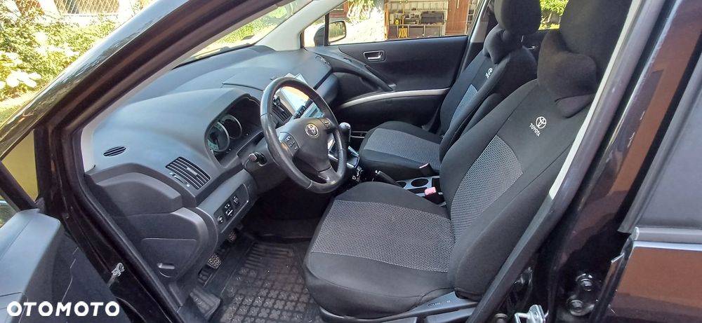 Toyota Corolla Verso - 9