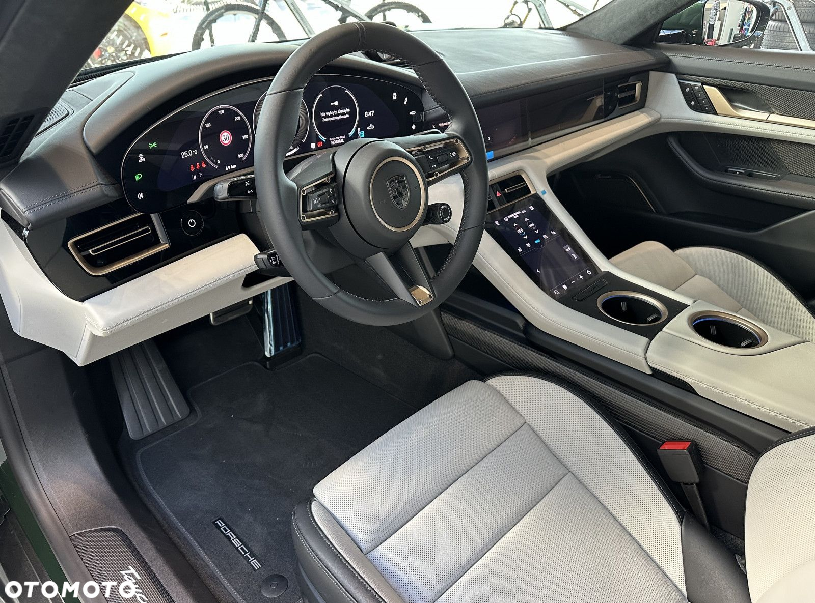 Porsche Taycan - 9