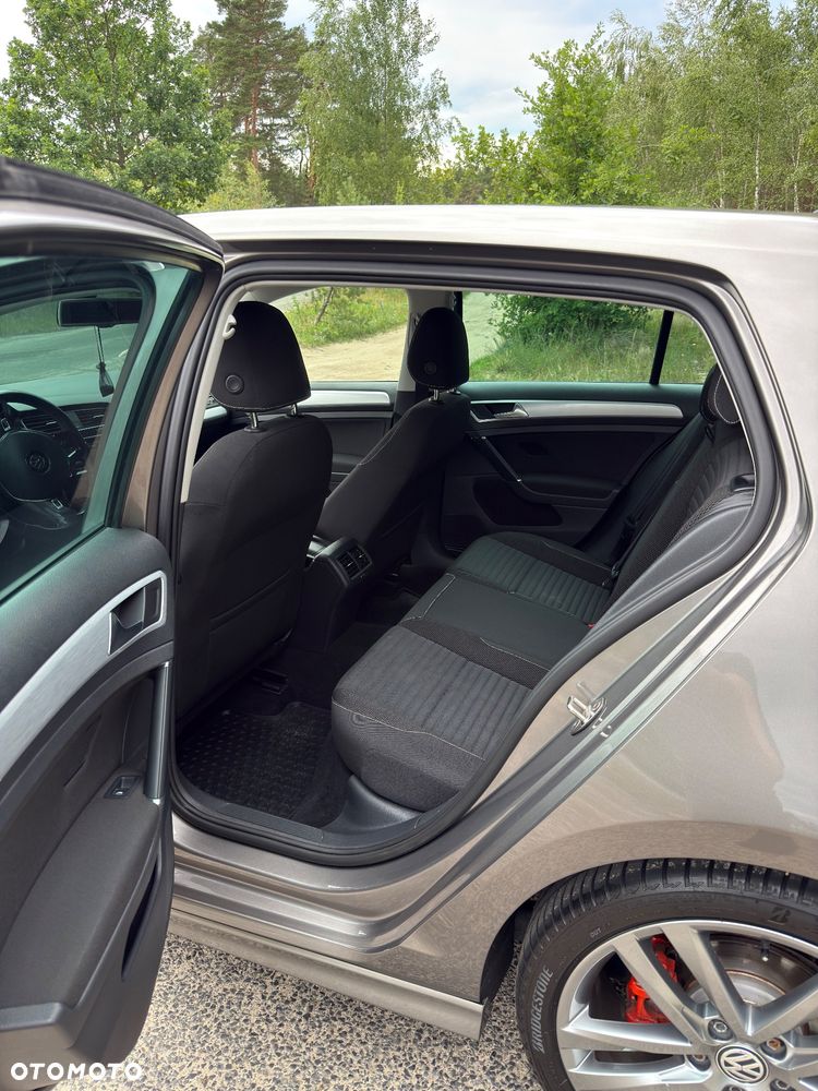 Volkswagen Golf - 11