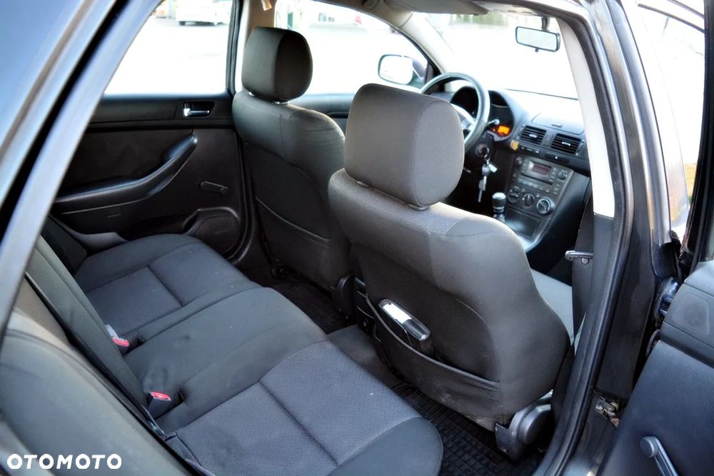 Toyota Avensis 2.0 D-4D Luna - 13