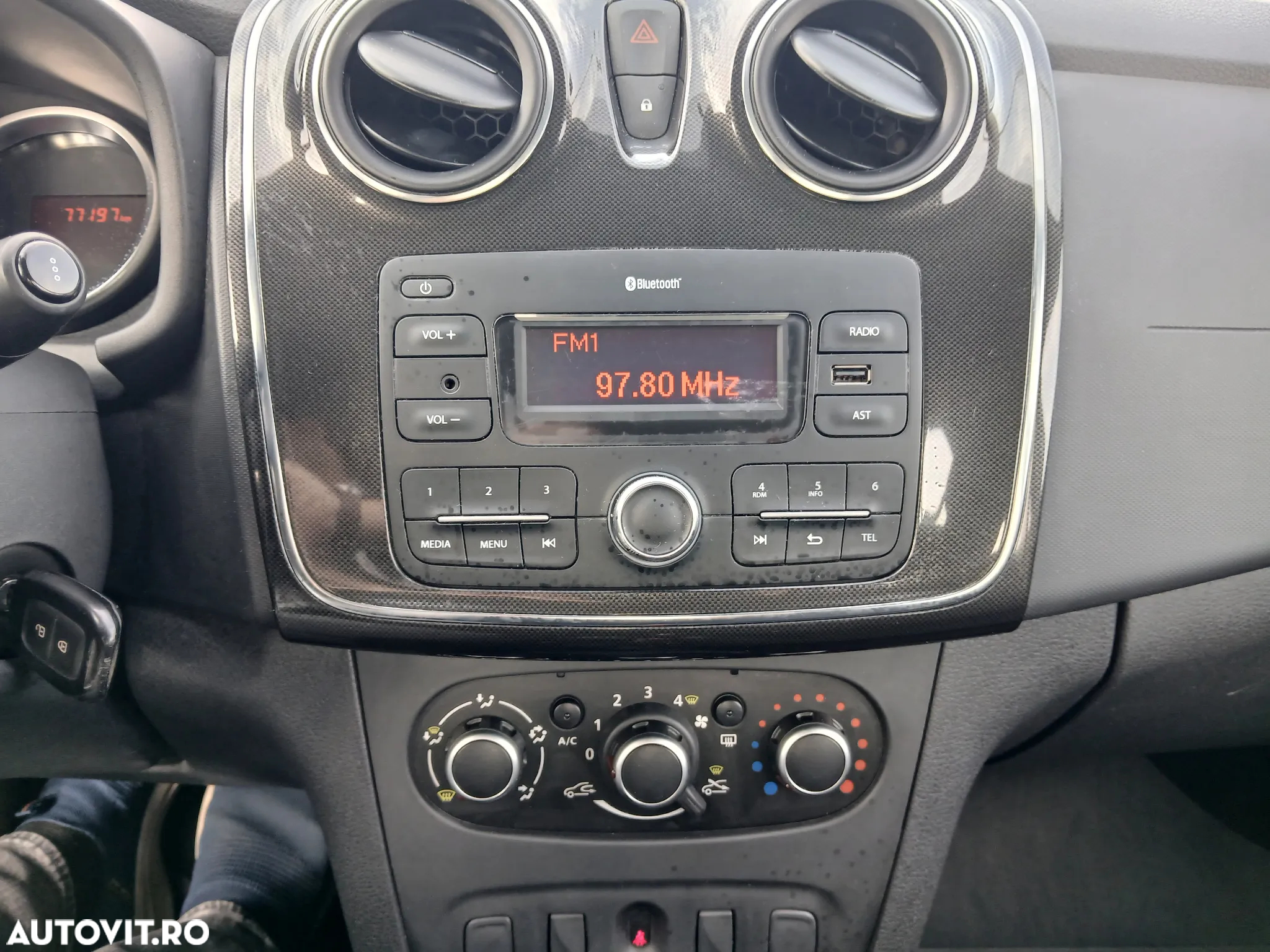 Dacia Logan 1.0 SCe Laureate - 9
