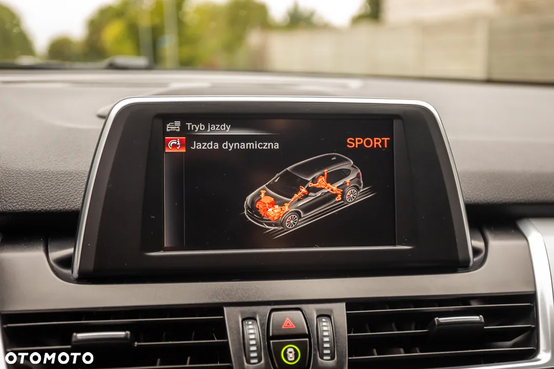 BMW Seria 2 220d Active Tourer - 34