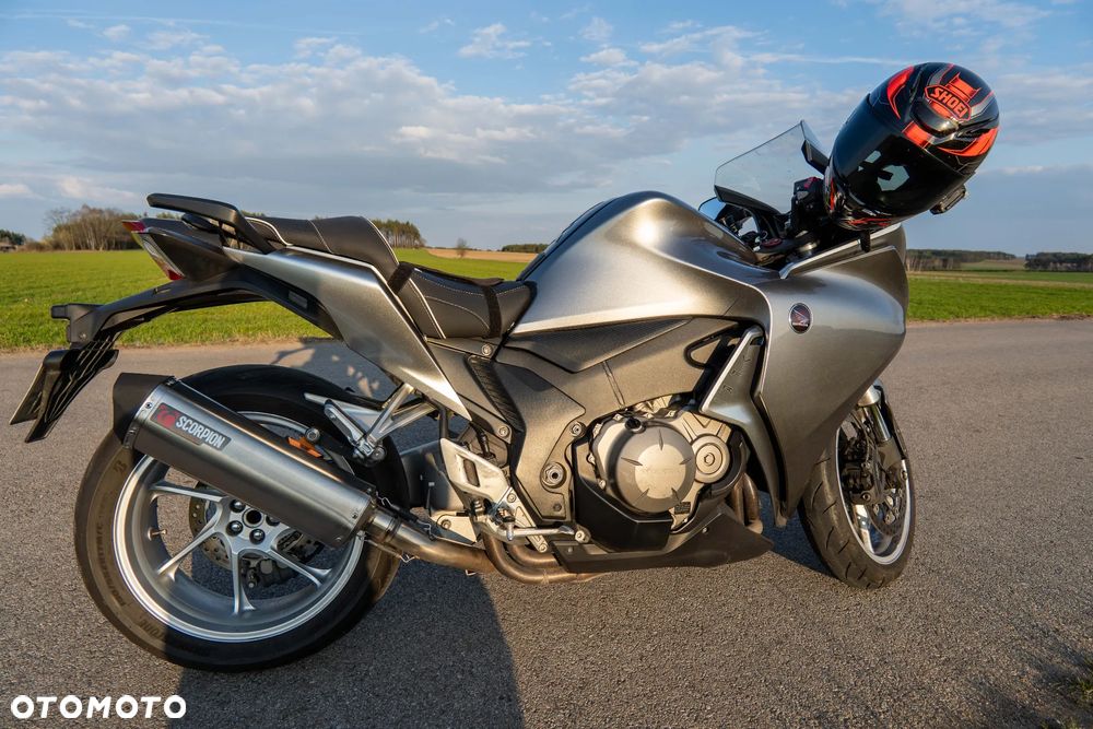 Honda VFR - 10