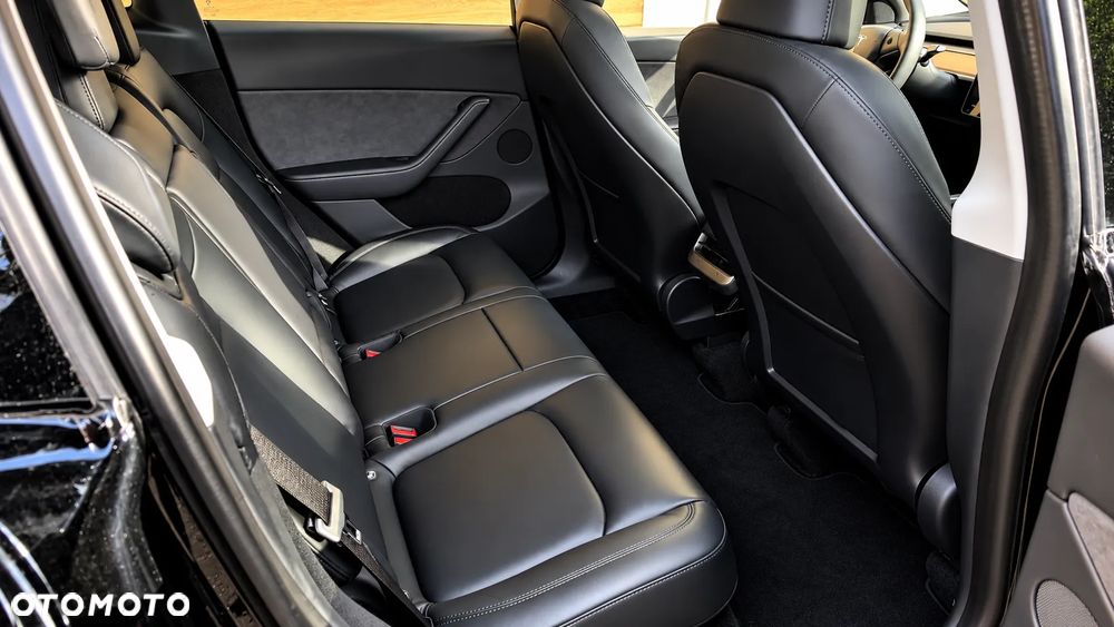 Tesla Model Y Performance AWD - 17