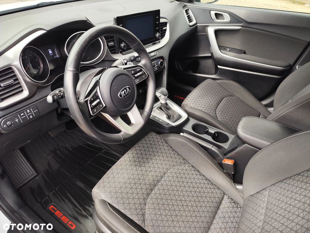 Kia Ceed 1.6 CRDi mHEV M DCT - 13
