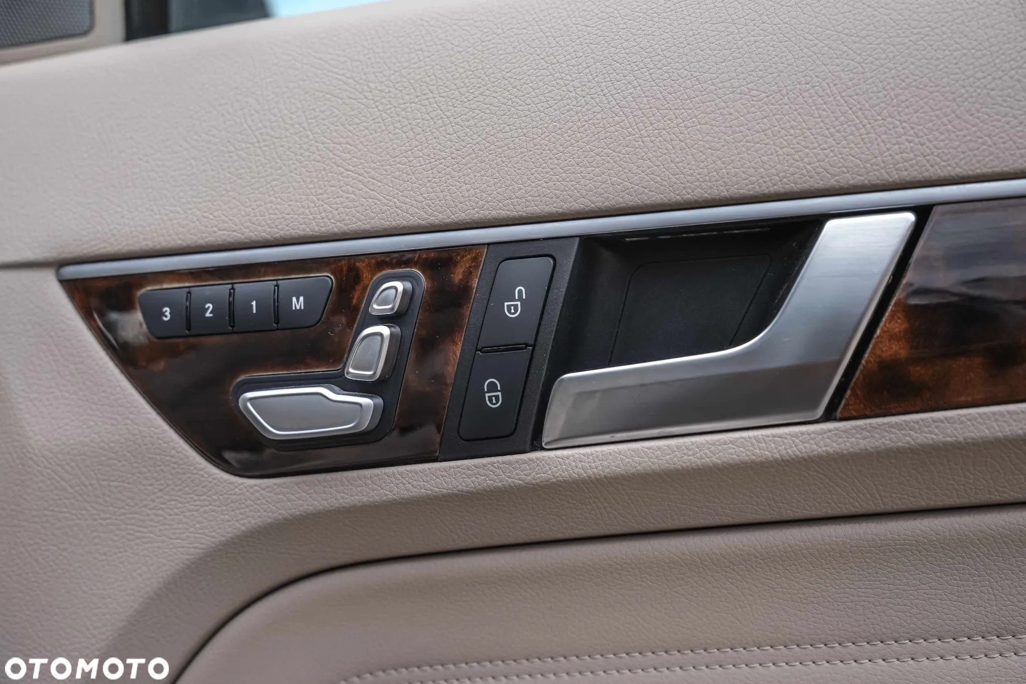 Mercedes-Benz Klasa E 350 CGI BlueEffICIENCY - 35