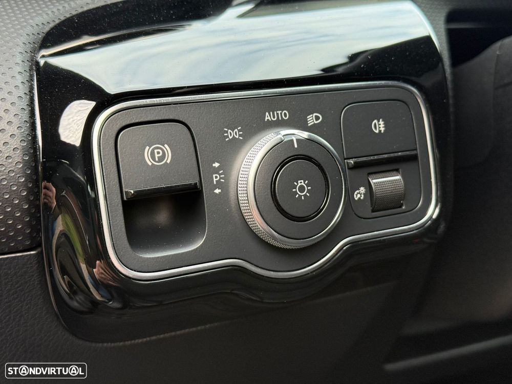 Mercedes-Benz CLA 180 d Progressive Aut. - 35