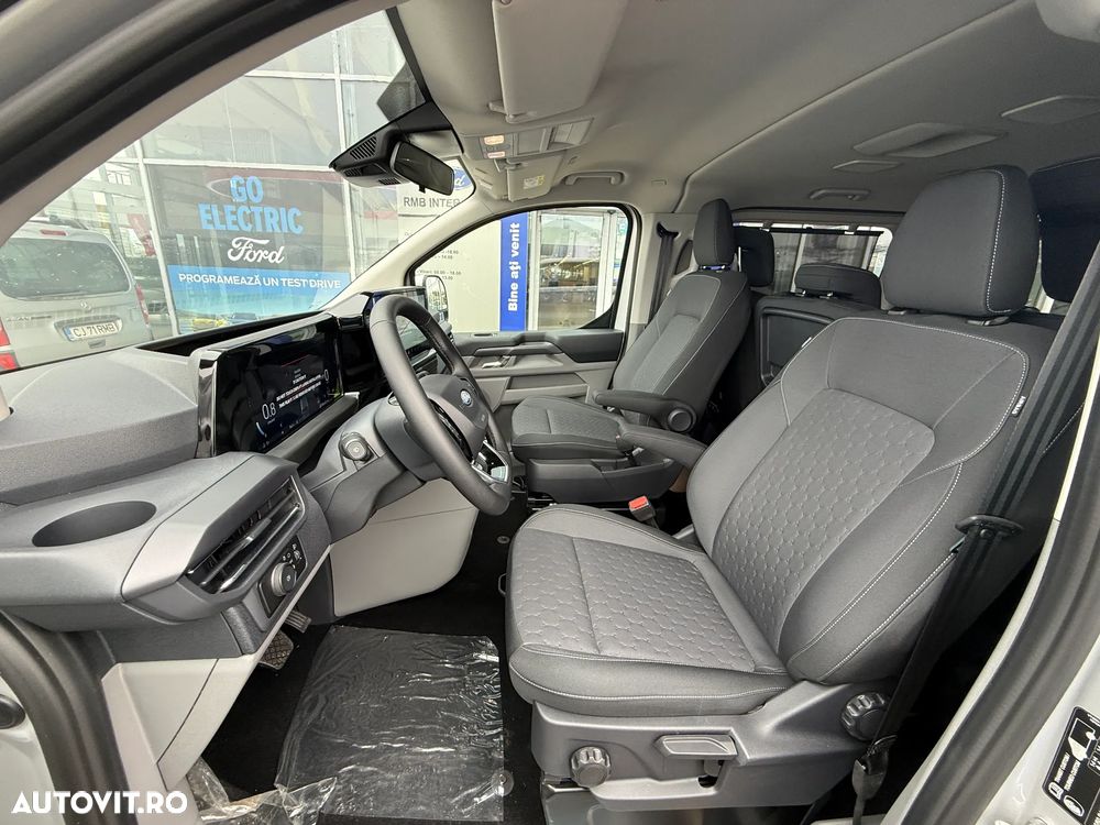 Ford Tourneo Custom - 11