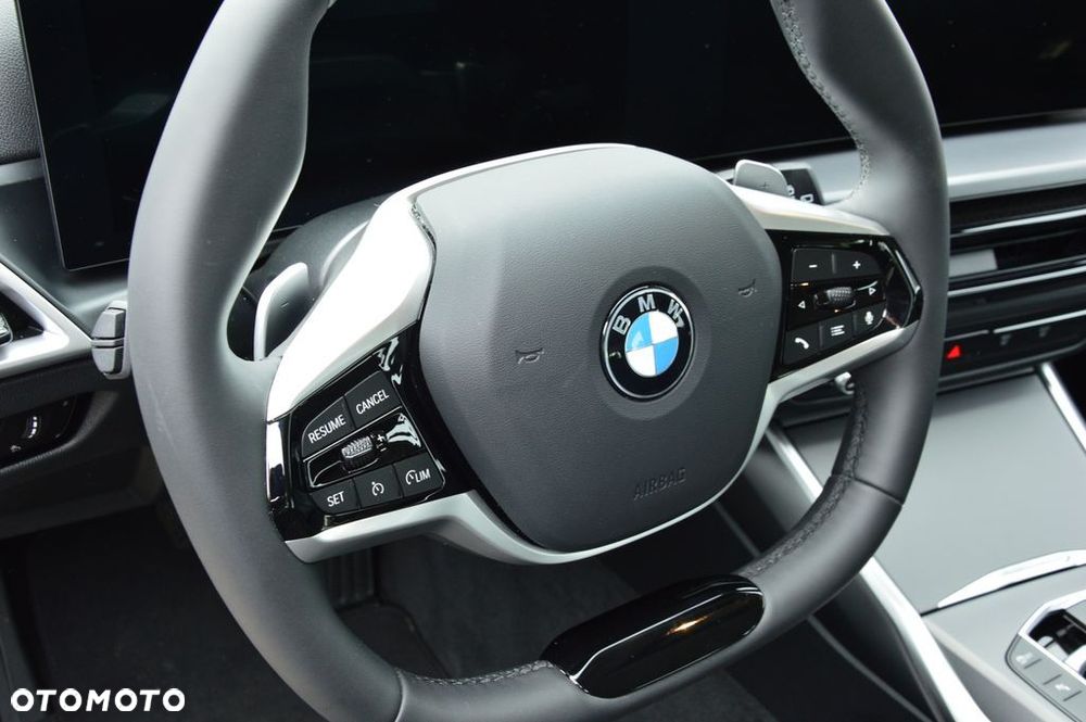 BMW Seria 3 318d mHEV - 17