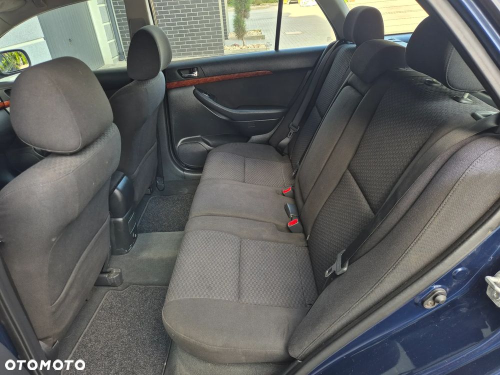 Toyota Avensis 1.8 VVT-i Luna - 17