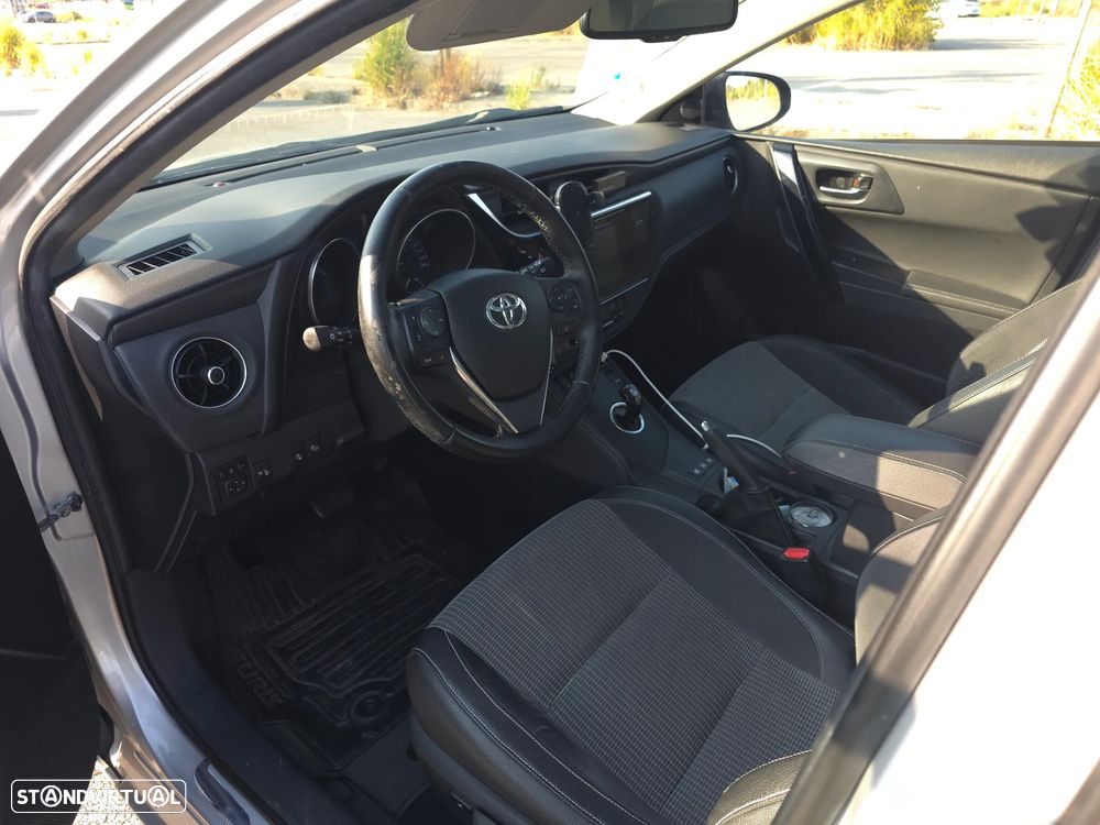 Toyota Auris Touring Sports - 11