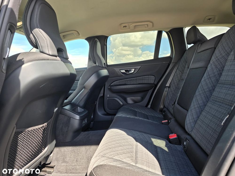 Volvo V60 B4 D Core - 29