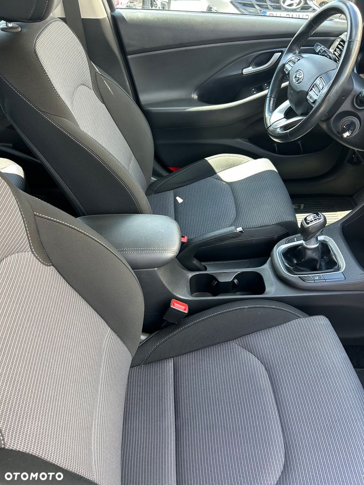 Hyundai i30 1.5 DPI Classic + - 15