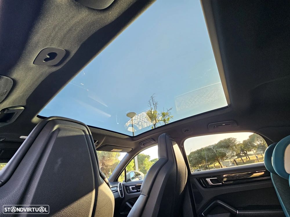 Porsche Cayenne Coupé E-Hybrid - 16