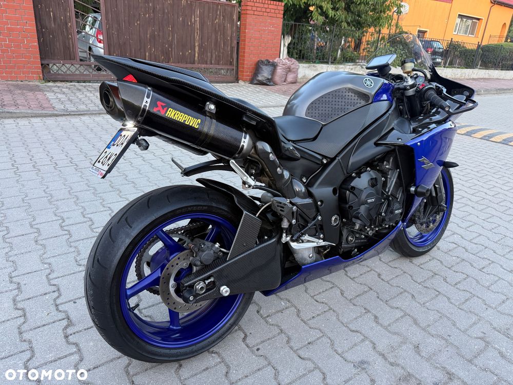 Yamaha R1 - 16