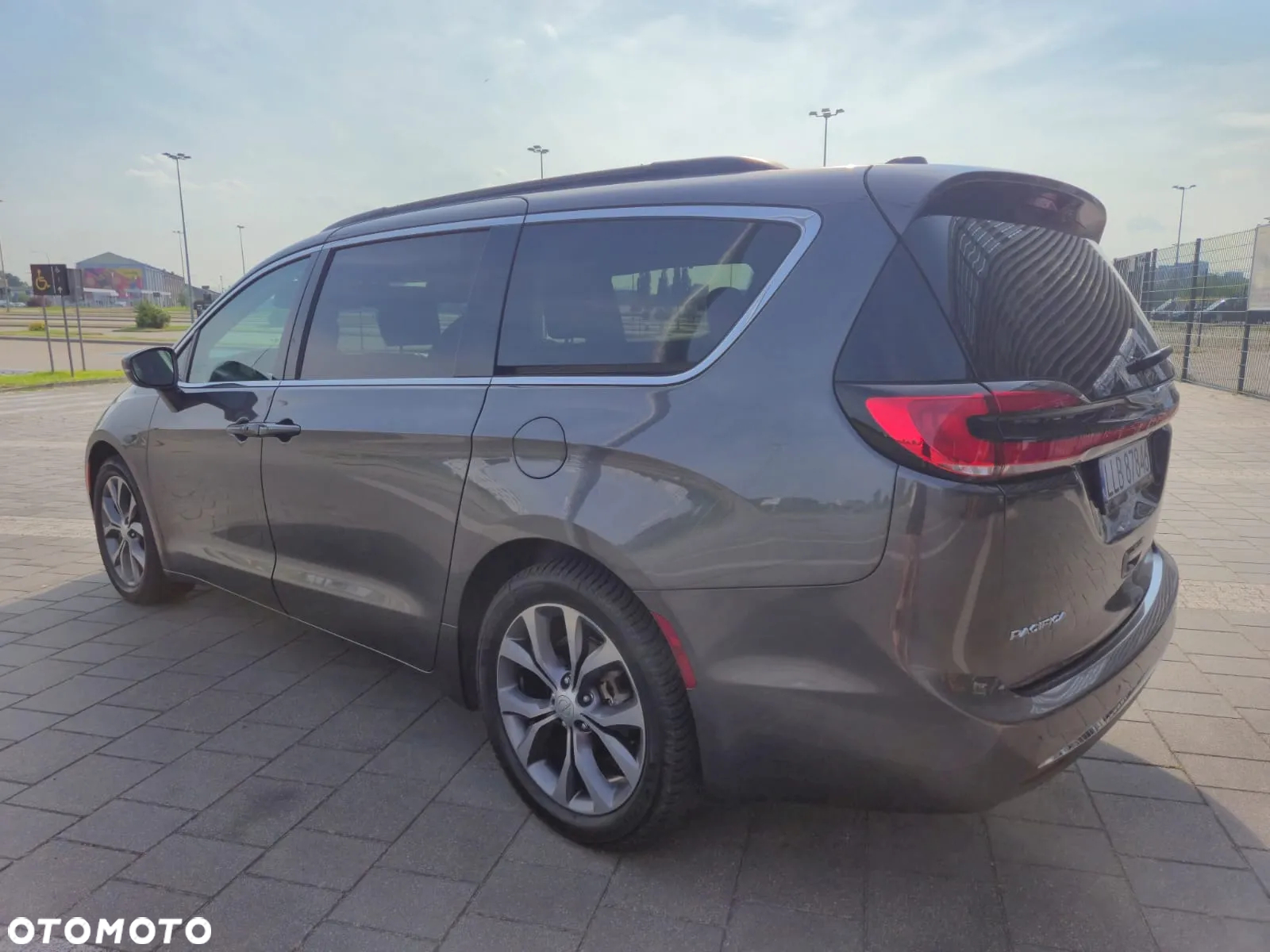 Chrysler Pacifica - 7