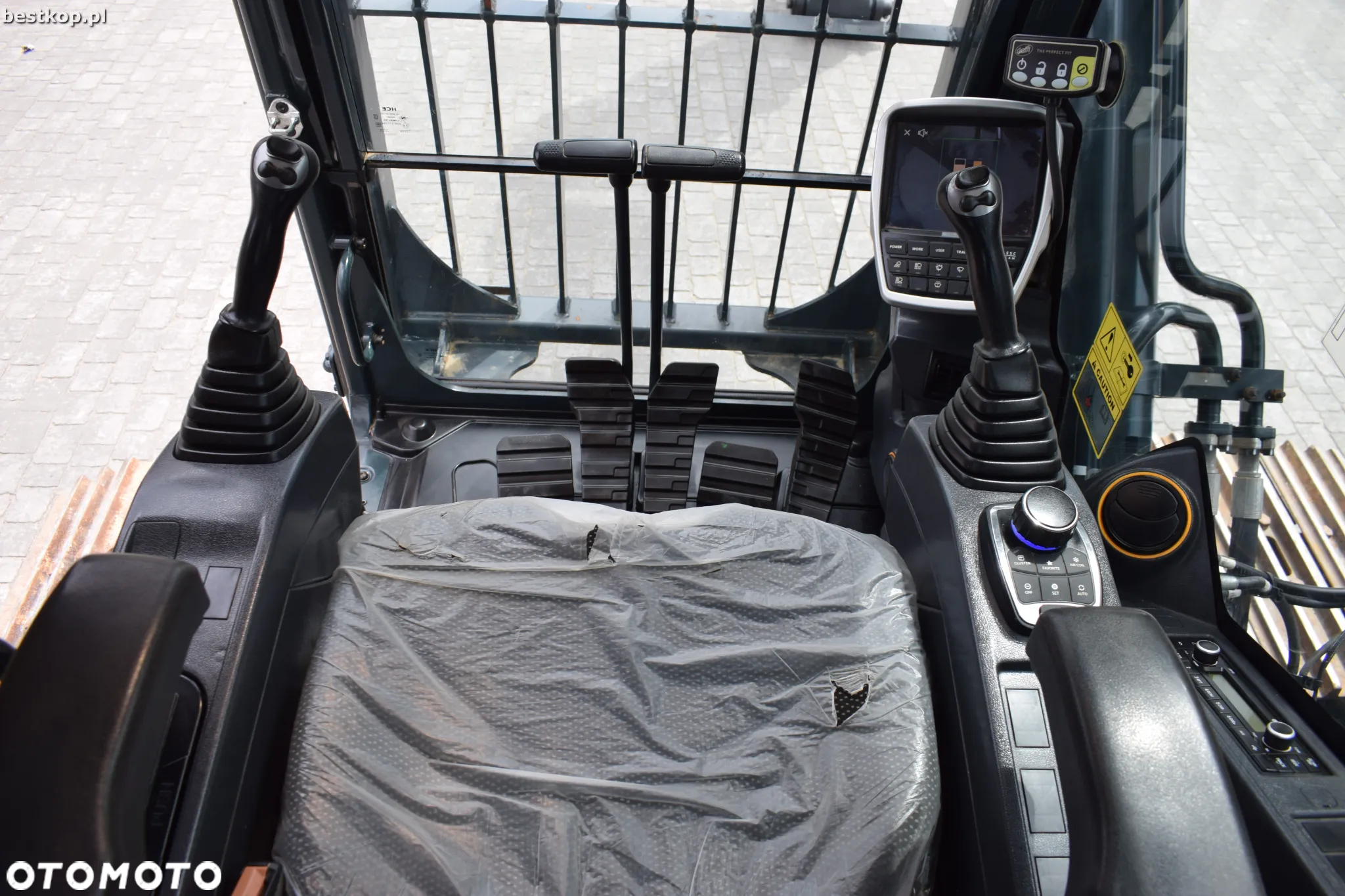 Hyundai HX300AL - 19