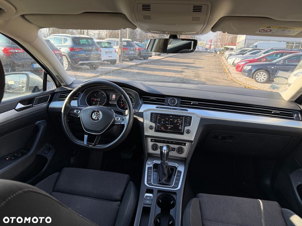 Volkswagen Passat ver-variant-1-6-tdi-scr-dsg-comfortline - 17