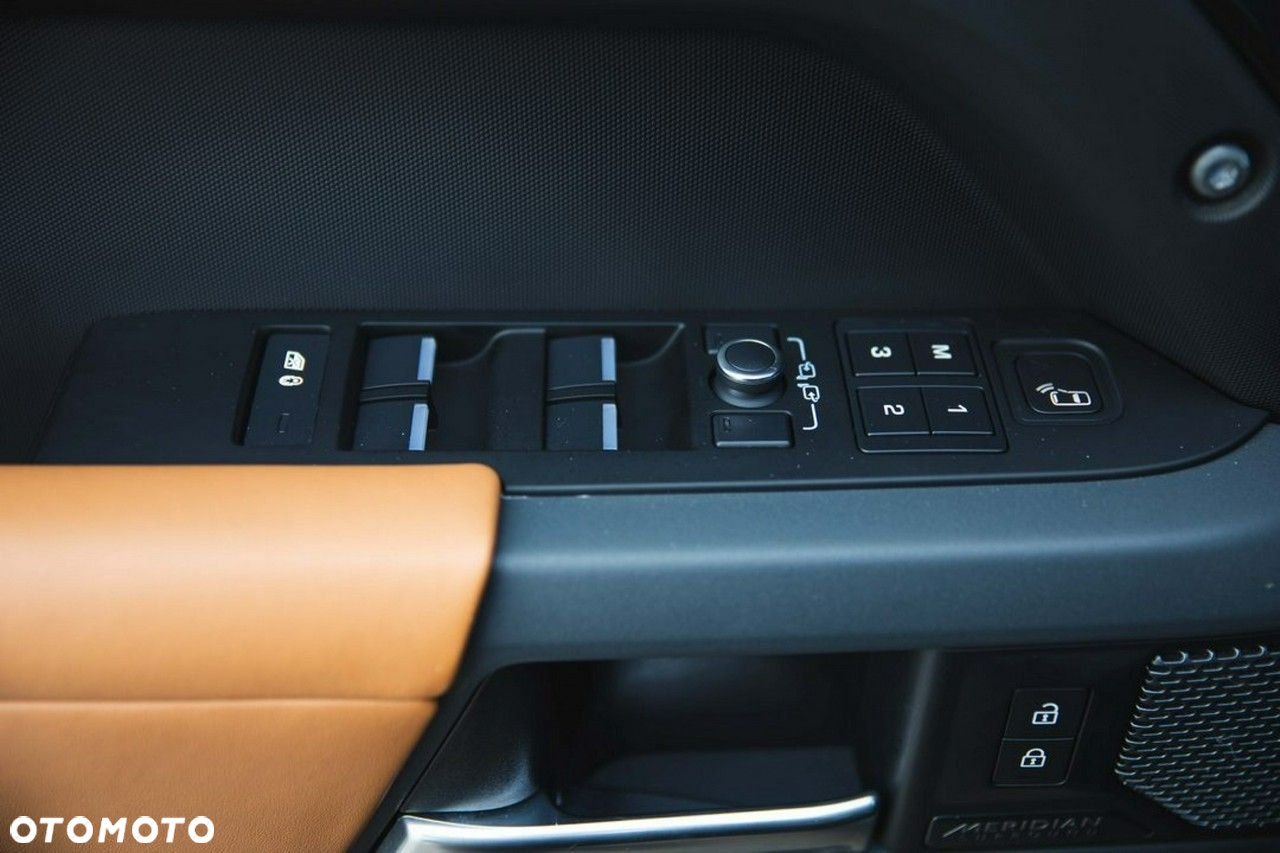 Land Rover Defender - 16