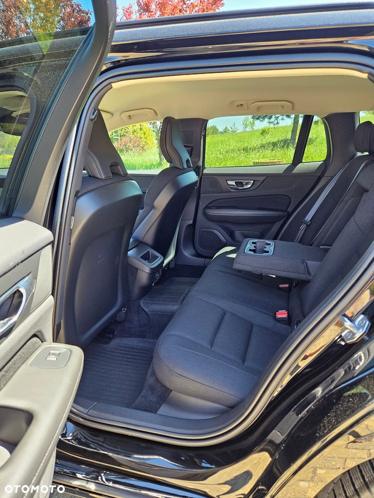 Volvo V60 D4 Momentum Pro - 24
