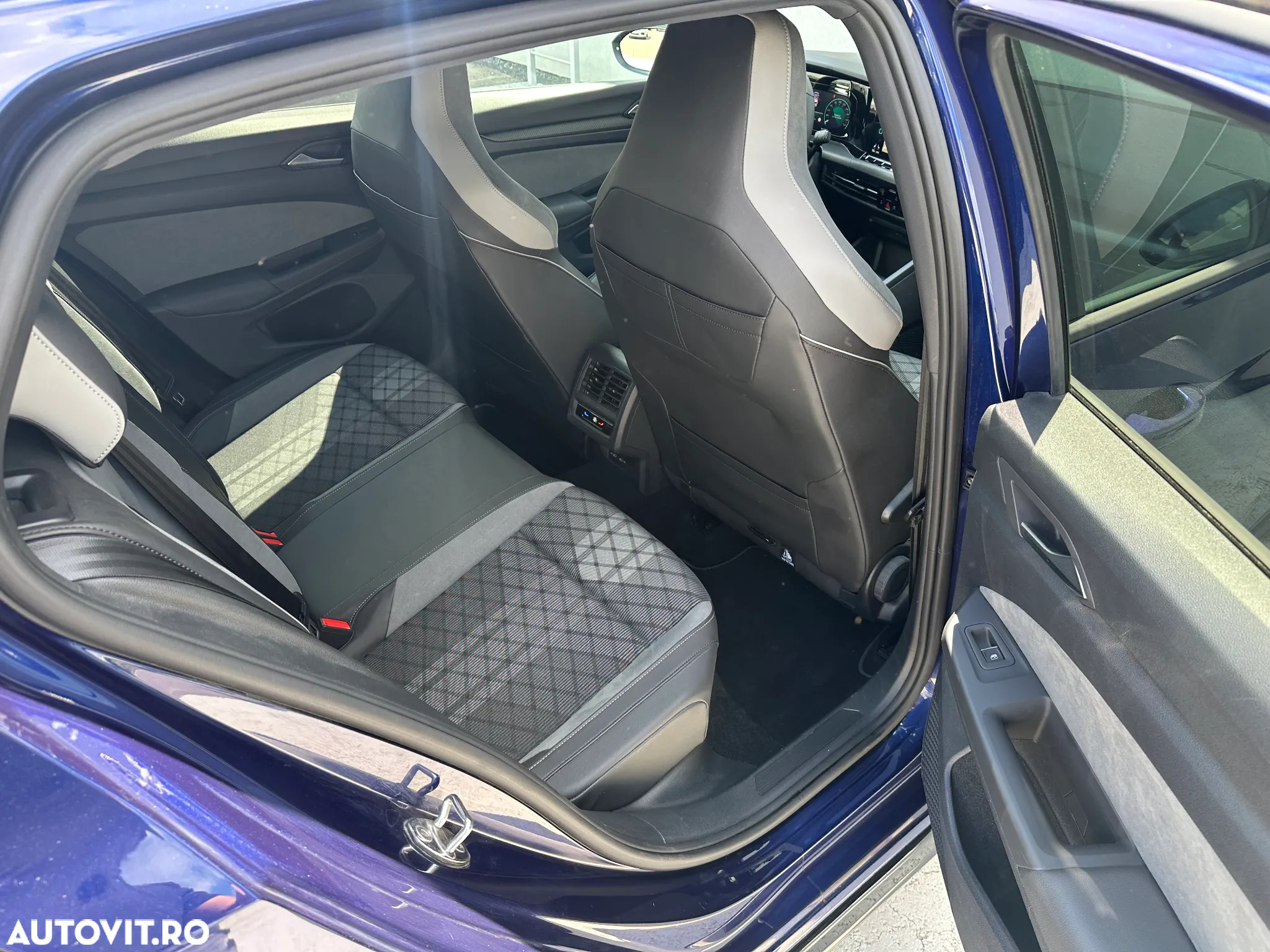 Volkswagen Golf 1.5 eTSI ACT DSG MHEV R-Line - 29