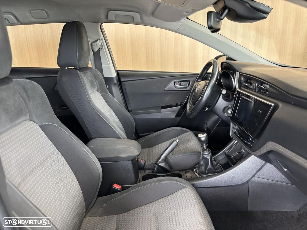 Toyota Auris Touring Sports 1.4 D-4D Active - 9