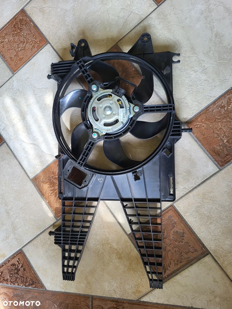 Wentylator chłodnicy z obudową FIAT PUNTO 1.9D 09.99-03.12 46524621 - 2