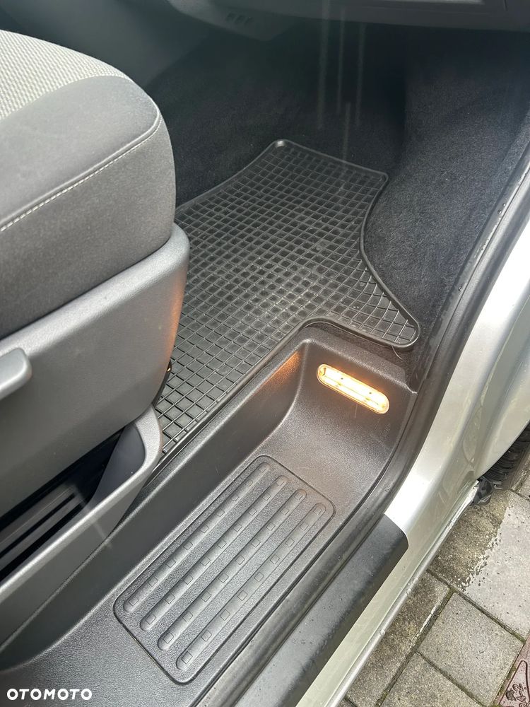 Volkswagen Caravelle - 15