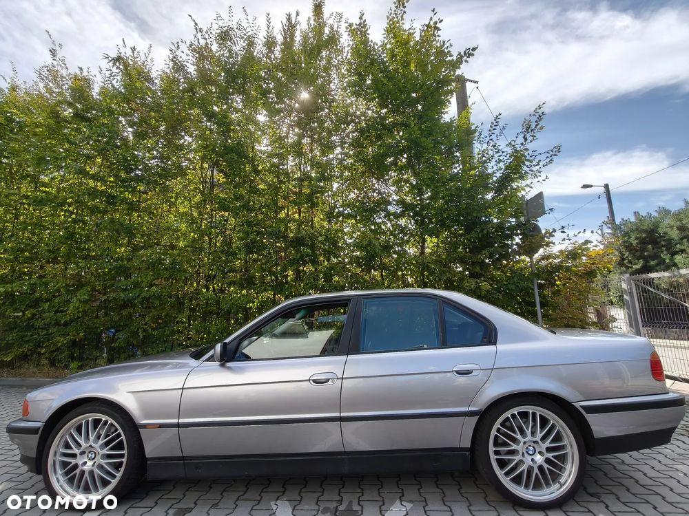 BMW Seria 7 - 33