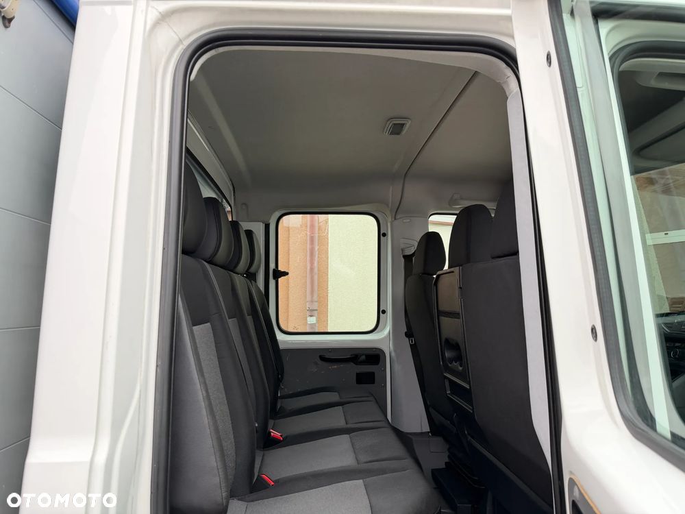 Volkswagen Crafter Doka Brygadówka 7 osób - 27