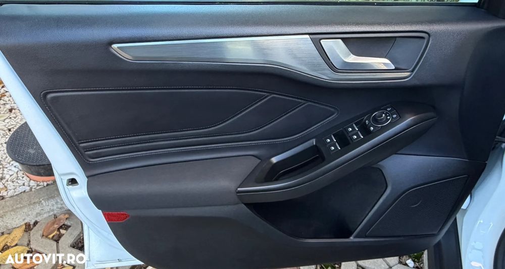 Ford Focus 1.0 EcoBoost Titanium - 9