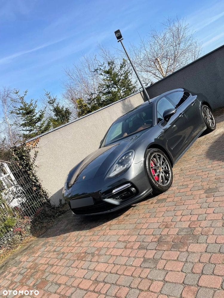 Porsche Panamera Turbo Sport Turismo - 5