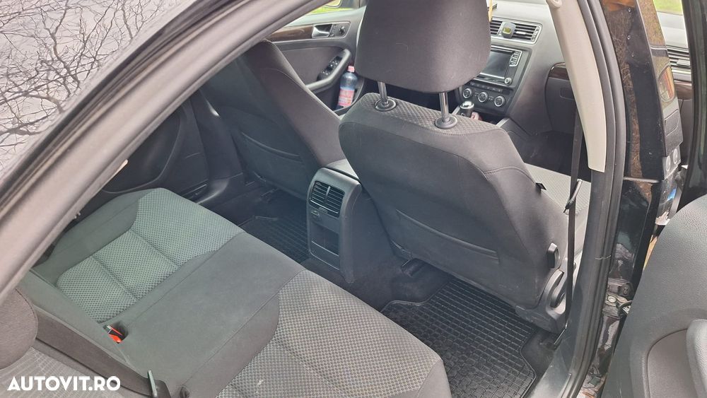 Volkswagen Jetta 2.0 TDI Comfortline - 5