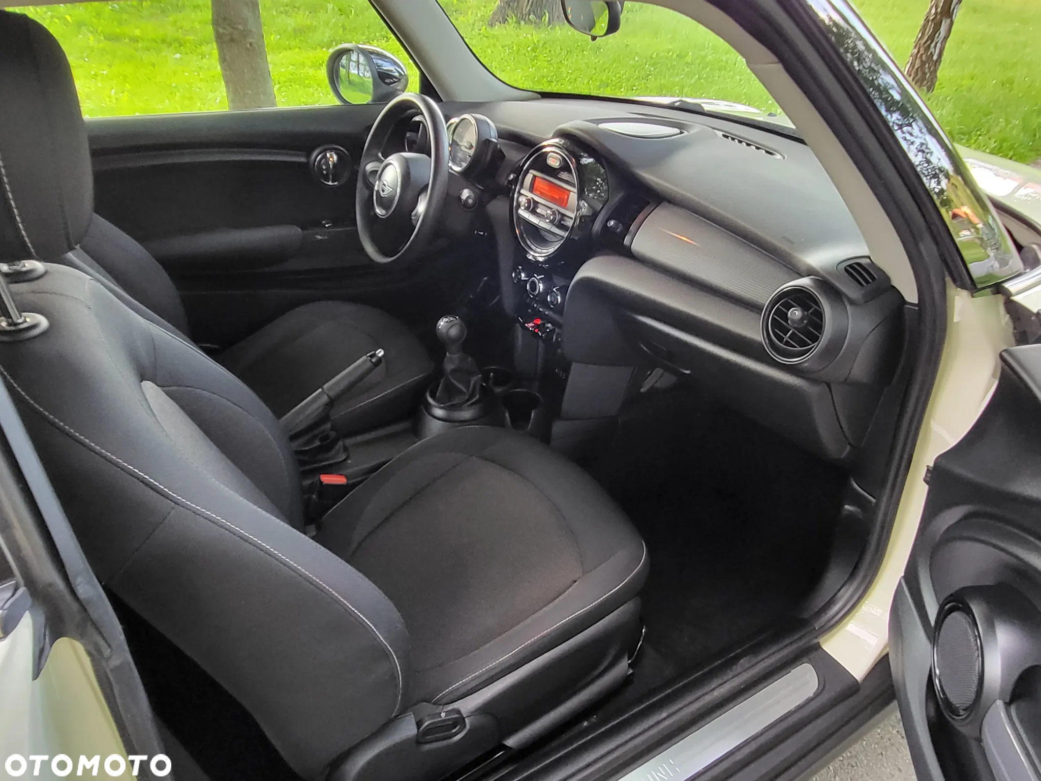MINI Cooper Essential Trim - 12
