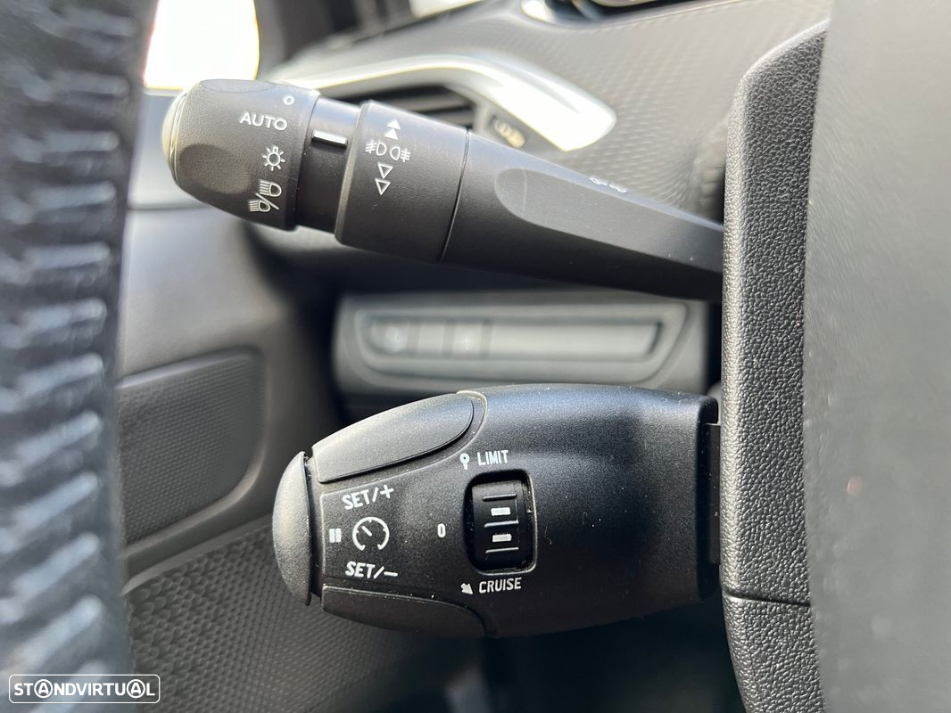 Peugeot 208 1.2 PureTech Signature - 35