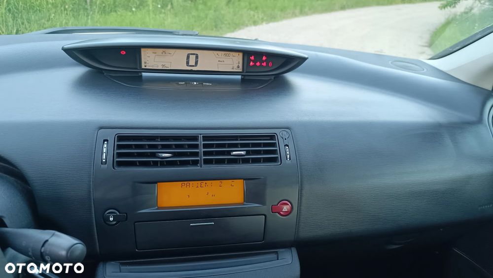 Citroën C4 1.4 16V Impress - 12
