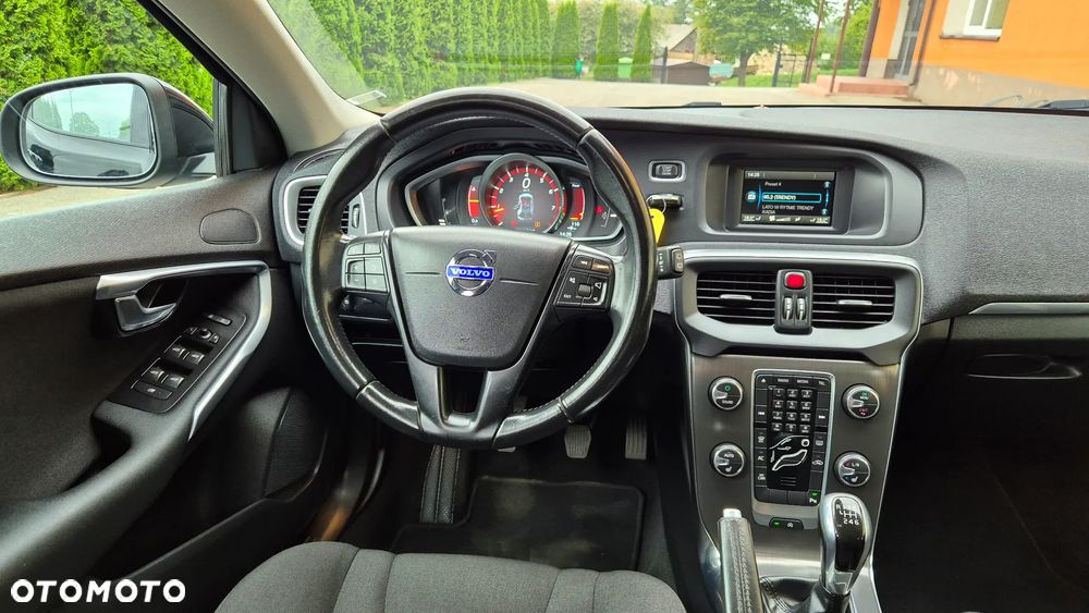 Volvo V40 T2 Momentum - 9