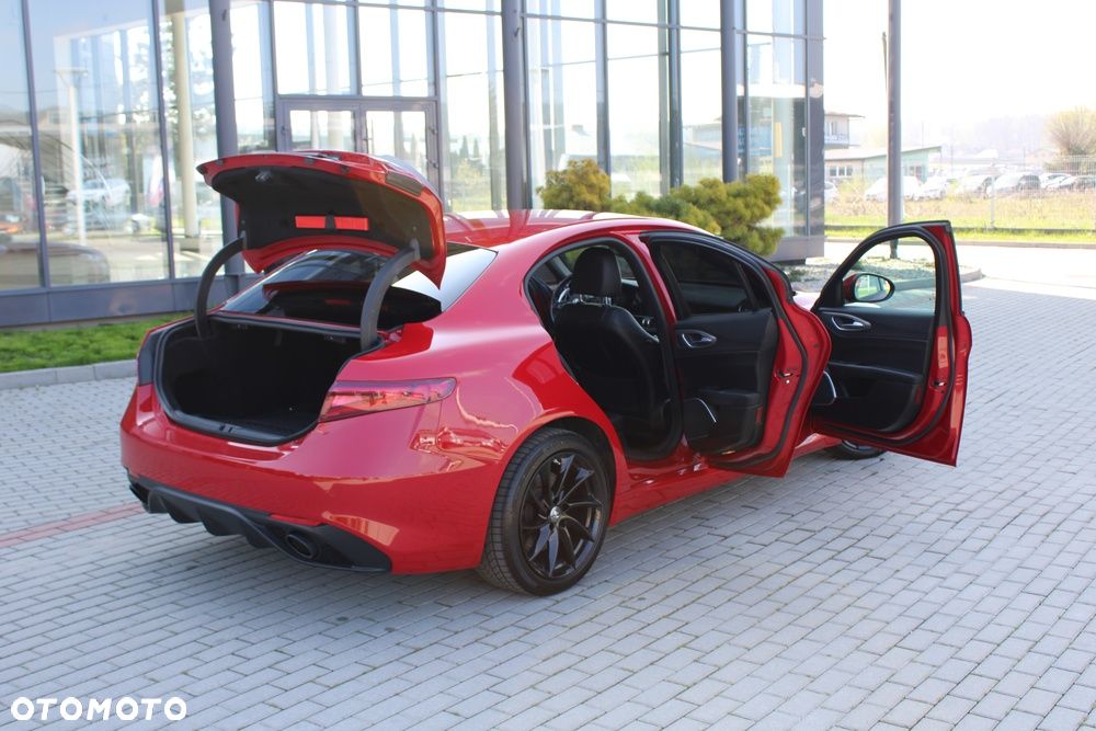Alfa Romeo Giulia 2.0 Turbo 16V AT8-Q4 Veloce Ti - 17