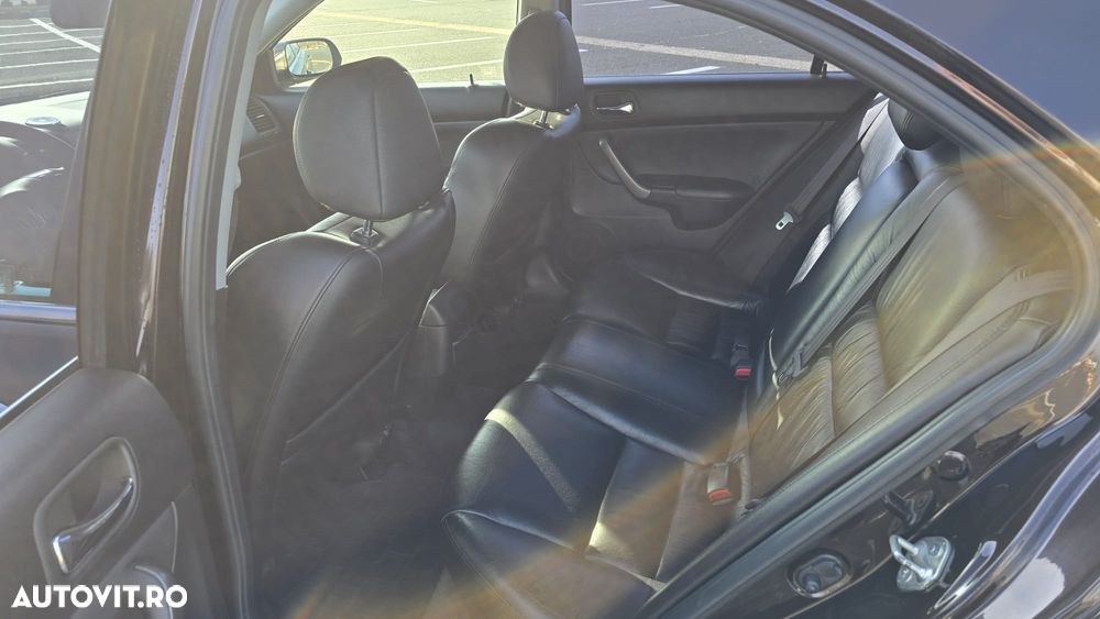 Honda Accord 2.0i Exec - 7