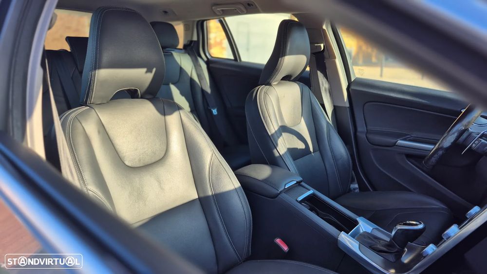 Volvo V60 2.0 D2 Momentum Drive Geartronic - 12