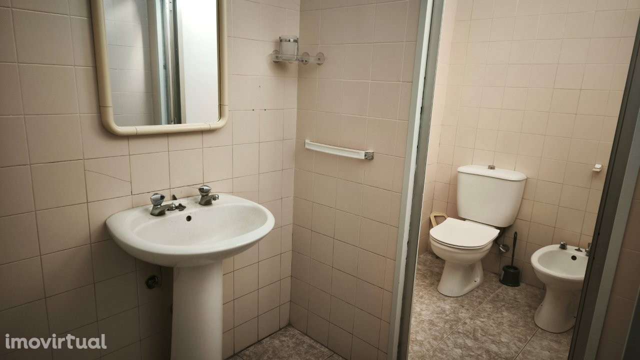 Excelente armazém de 4 frentes na Zona industrial Monte das Cruzes. - Grande imagem: 4/19