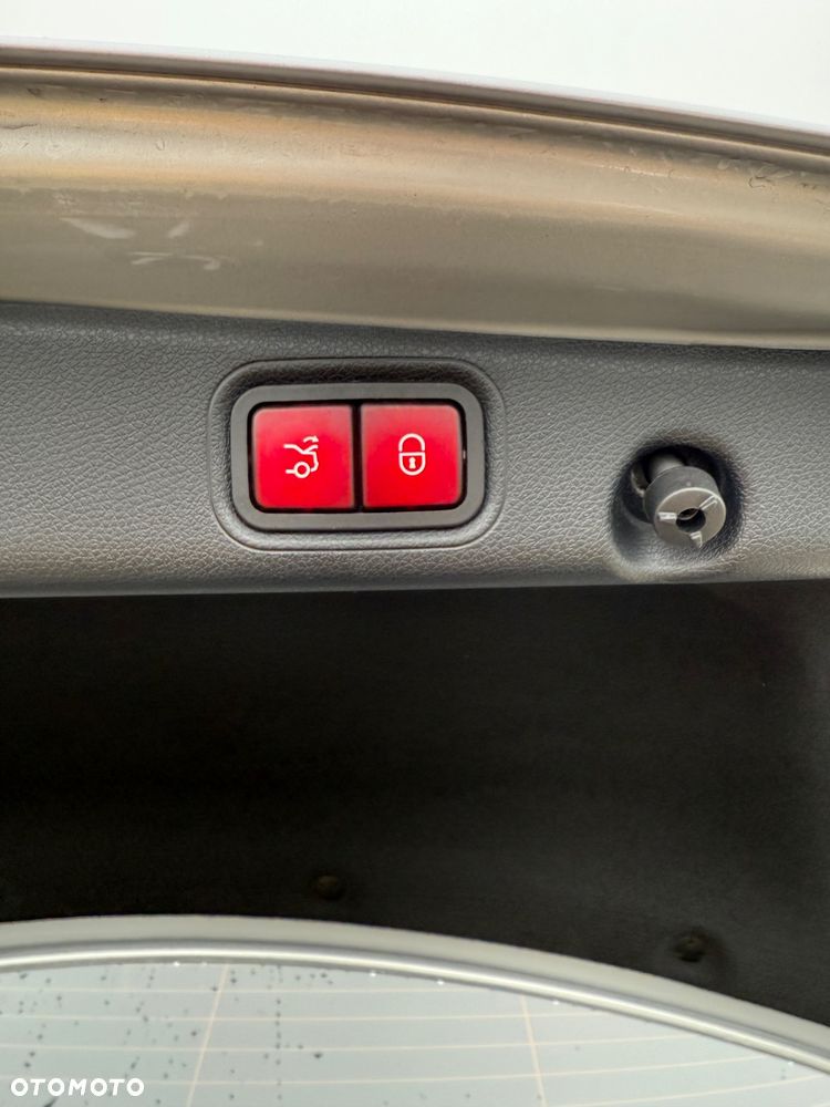 Mercedes-Benz Klasa E 300 9G-TRONIC Exclusive - 30