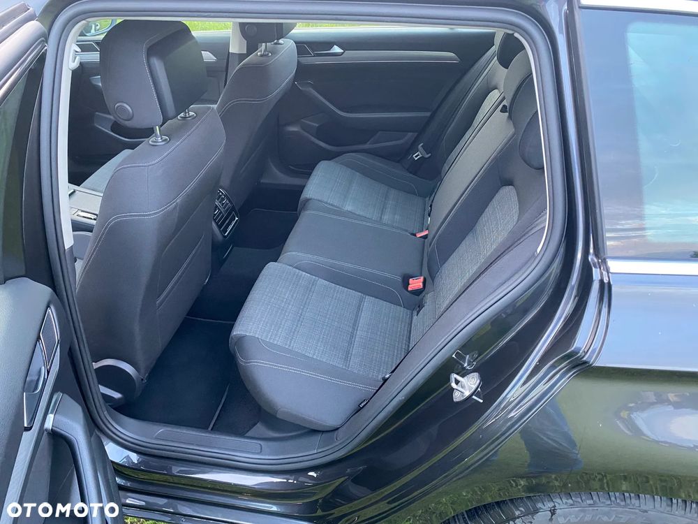 Volkswagen Passat - 21