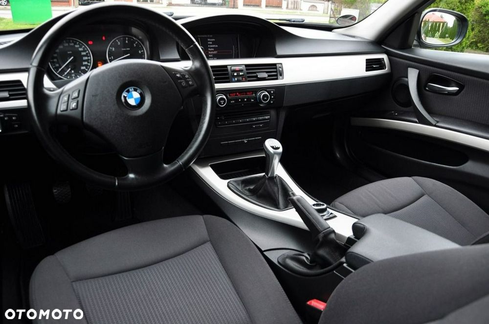 BMW Seria 3 325i Edition Exclusive - 34