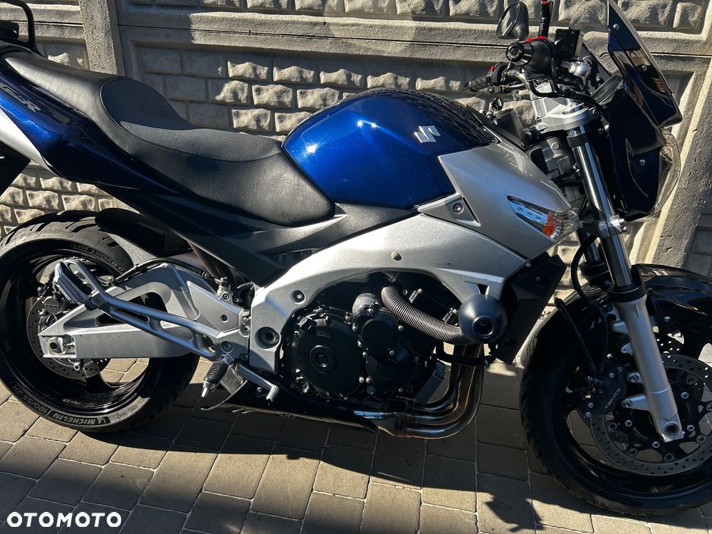 Suzuki GSR - 6