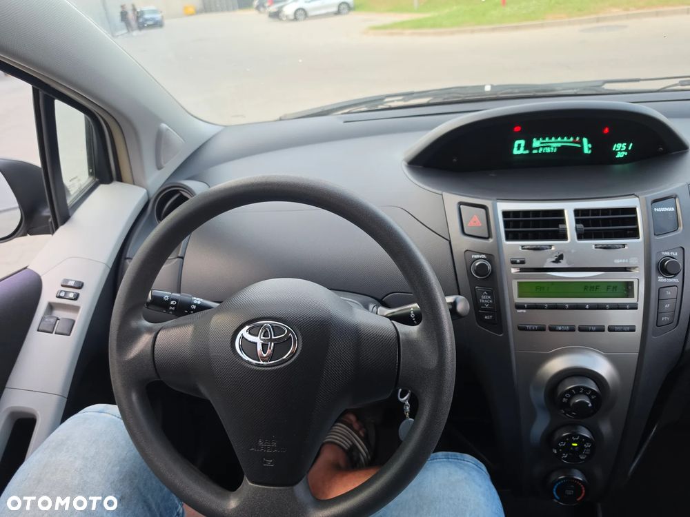 Toyota Yaris 1.0 VVT-i Cool - 11