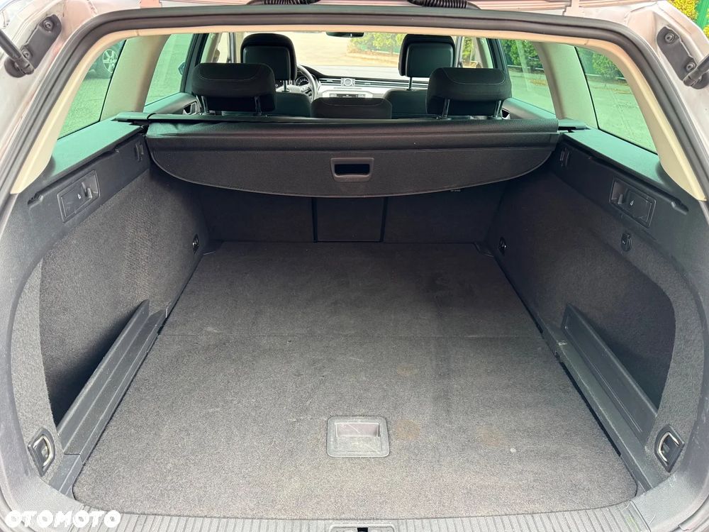 Volkswagen Passat Variant 2.0 TDI DSG (BlueMotion Technology) Trendline - 16