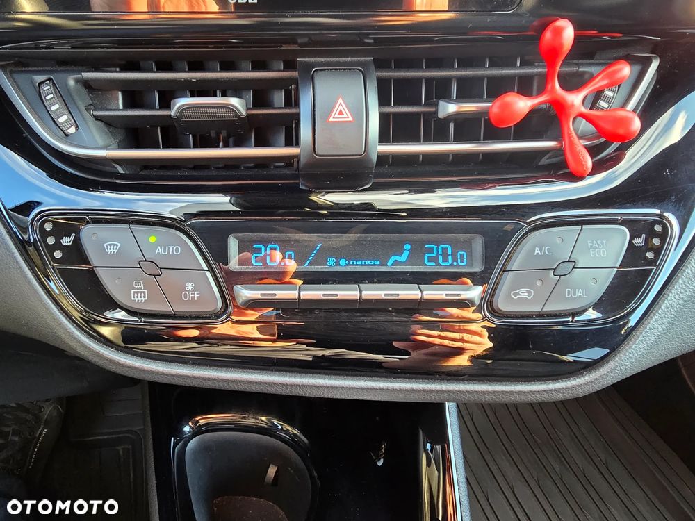 Toyota C-HR 2.0 Hybrid Executive - 29