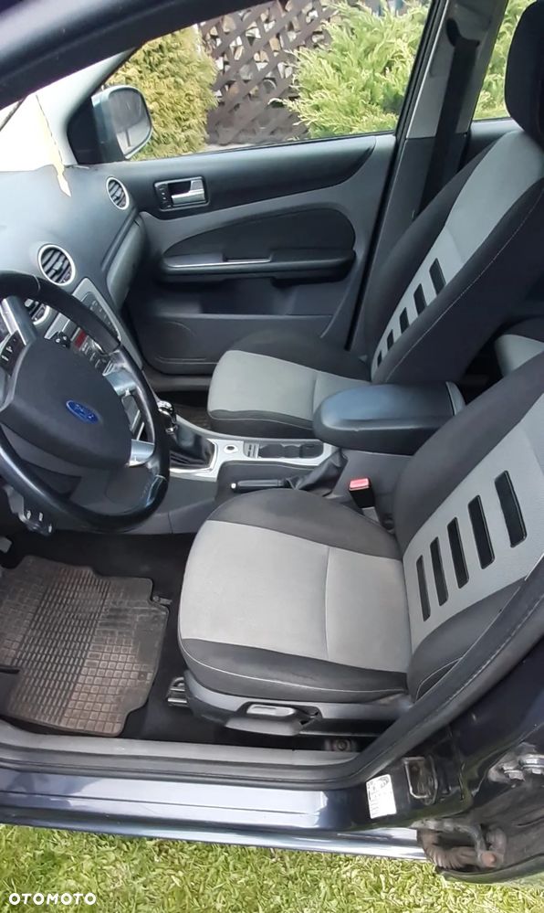 Ford Focus 1.6 Ambiente EU5 - 4